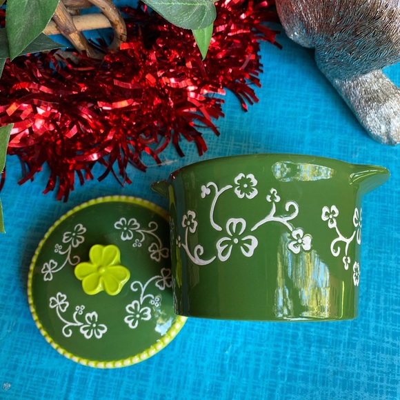 Temptations Shamrock floral lace lidded dish - Picture 4 of 5